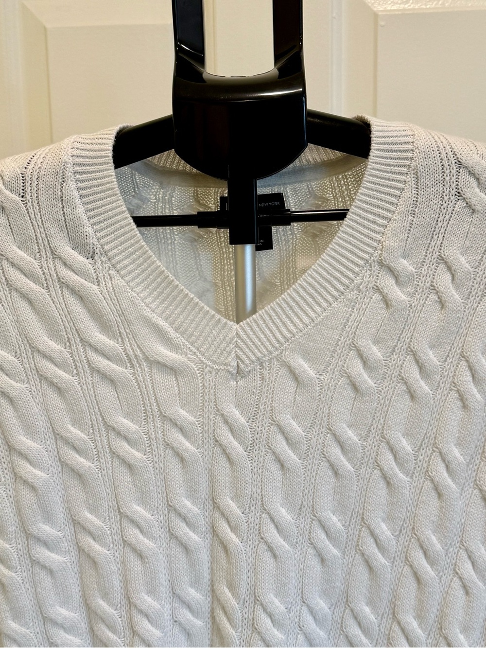 Jones New York White Cable‑Knit V‑Neck Sweater Resort Collection Size XS🤍